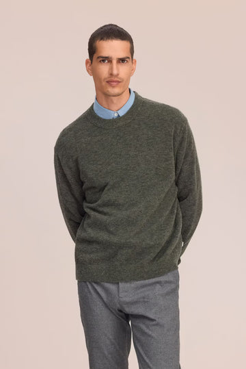 GAVIN CREW SWEATER 092126