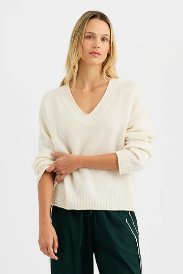 EVELYN VNECK 100526