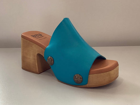 BTU DAISY CLOG
