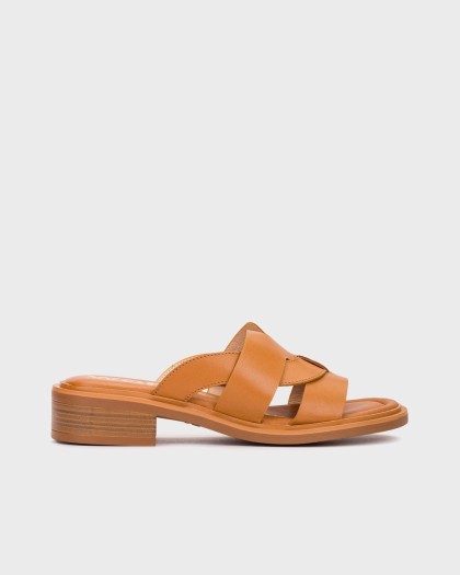 JANET BLACK SANDAL 041326