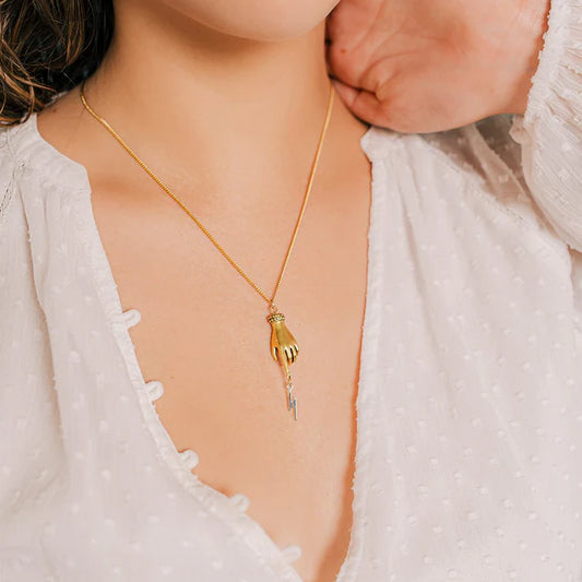 MAGICIANS HAND NECKLACE 051126